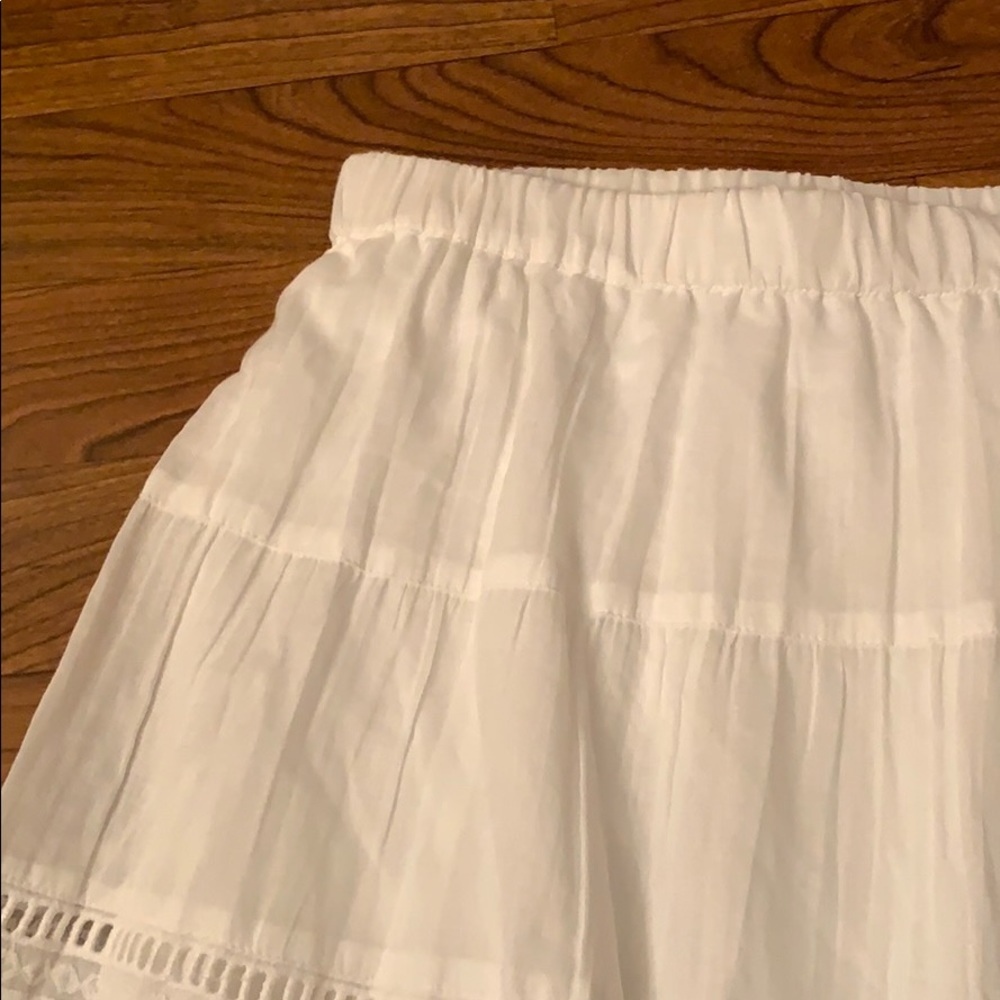 Beautiful white skirt! - Picture 3 of 5